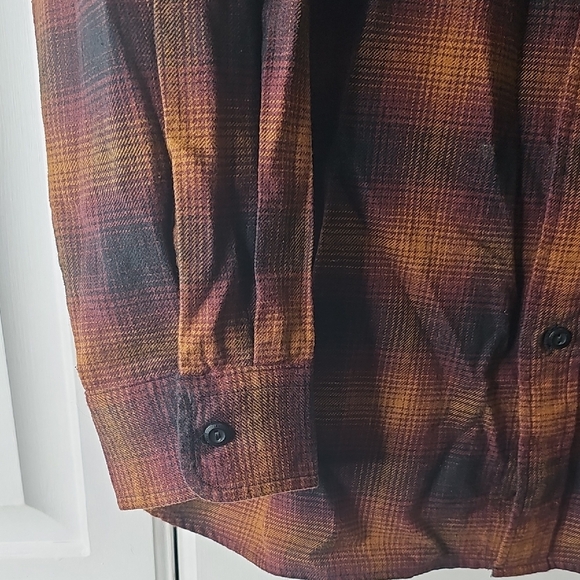 Levi's Men's Plaid Button Down Shirt - Red and Black - Picture 4 of 6